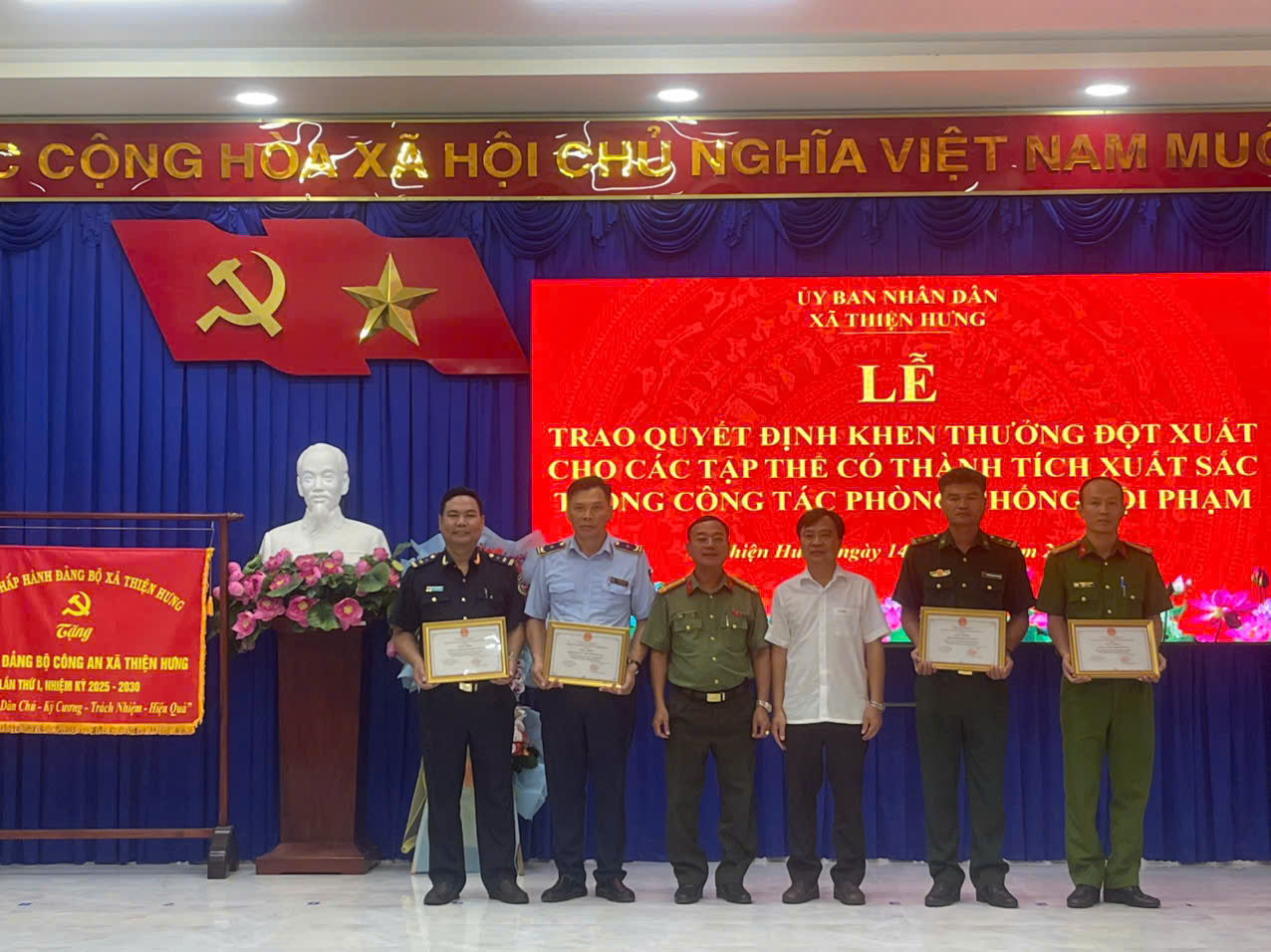 Đội Quản lý thị trường số 11 phối hợp bắt quả tang vụ vận chuyển 118 kg pháo nổ - Cảnh báo về hành vi tiếp tay cho hàng cấm.